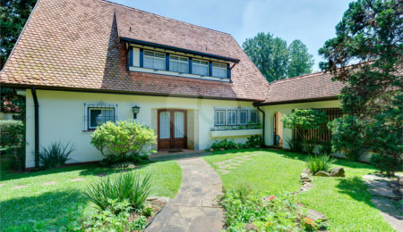 Casa à venda com 4 quartos, sendo 1 suíte,  em Alto da Boa Vista, São Paulo, SP