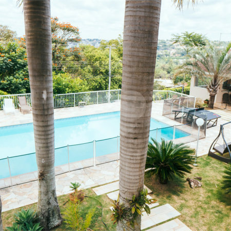 Casa à venda com 5 quartos, sendo 4 suítes, no condomínio Flamboyant, Atibaia - SP