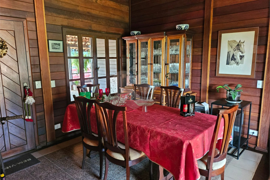 Casa à venda com 4 quartos, sendo 3 suítes, no condomínio Residncial Euroville, Carapicuíba - SP