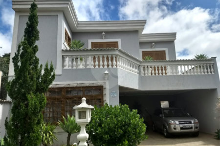 Casa à venda com 4 quartos, sendo 2 suítes, em Vila Petrópolis, Atibaia, SP