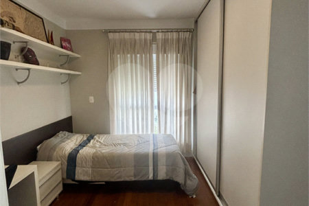 Casa à venda com 4 quartos, sendo 3 suítes, no condomínio Vila Carmel, São Paulo - SP