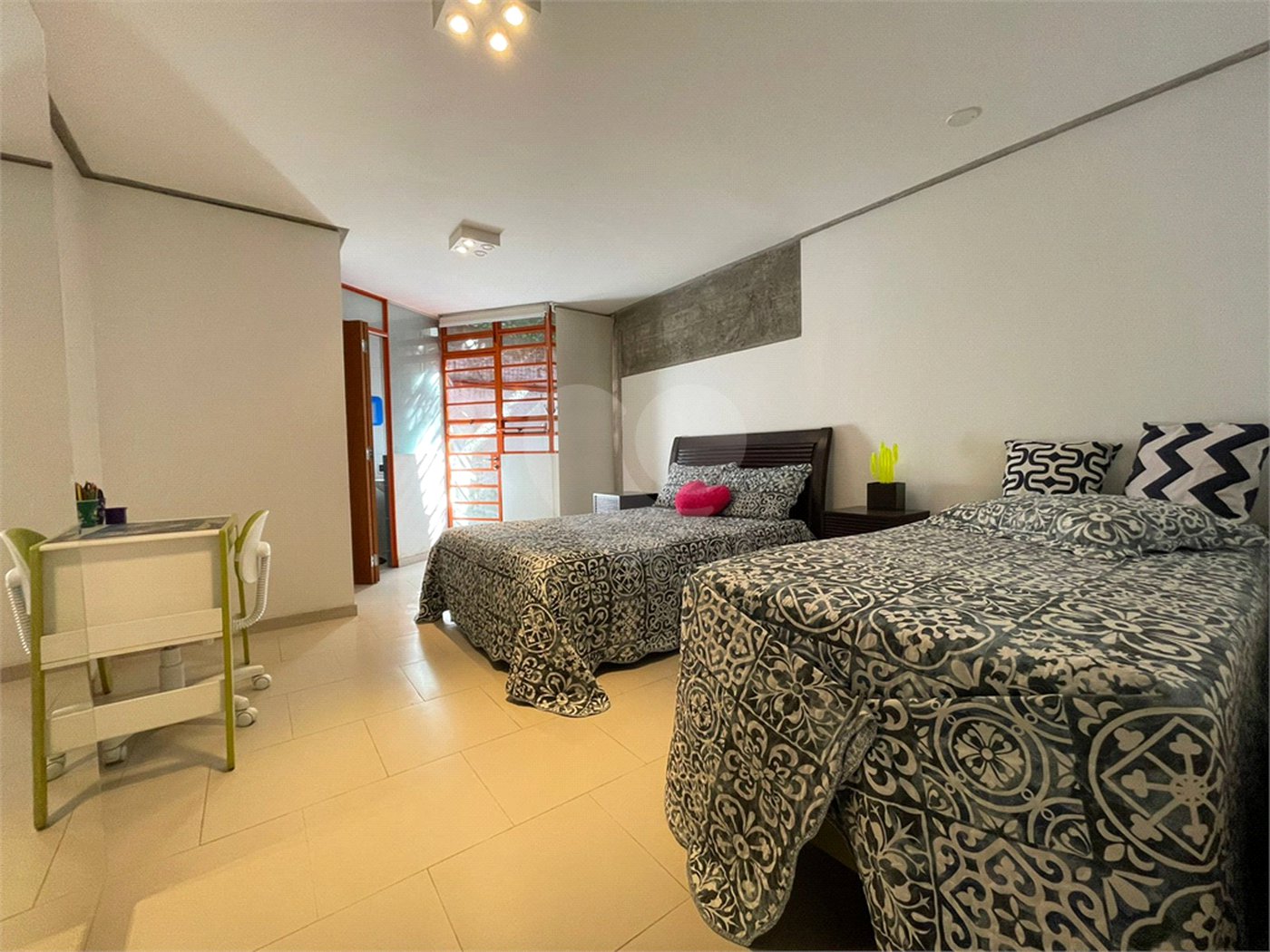 Sobrado à venda com 4 quartos, sendo 3 suítes, em Alto da Lapa, São Paulo, SP