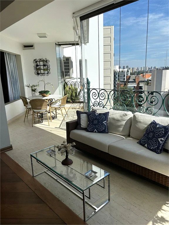 Apartamento à venda com 4 suítes em Real Parque, São Paulo, SP