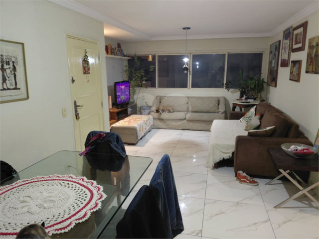 Apartamento para alugar com 3 quartos, sendo 1 suíte,  em Pinheiros, São Paulo, SP