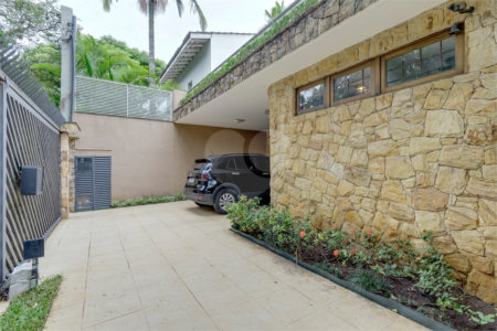 Sobrado à venda com 4 quartos, sendo 2 suítes, em Brooklin Velho, São Paulo, SP