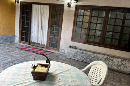 Casa à venda com 3 quartos em Santa Cruz, Rio de Janeiro, RJ