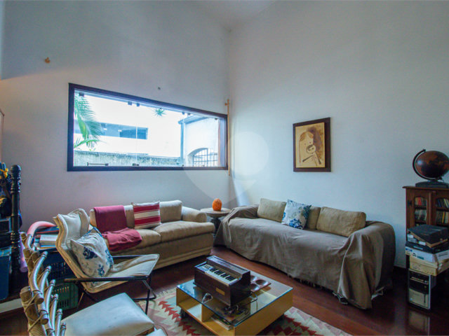 Casa à venda com 4 quartos, sendo 2 suítes,  em Chácara Flora, São Paulo, SP