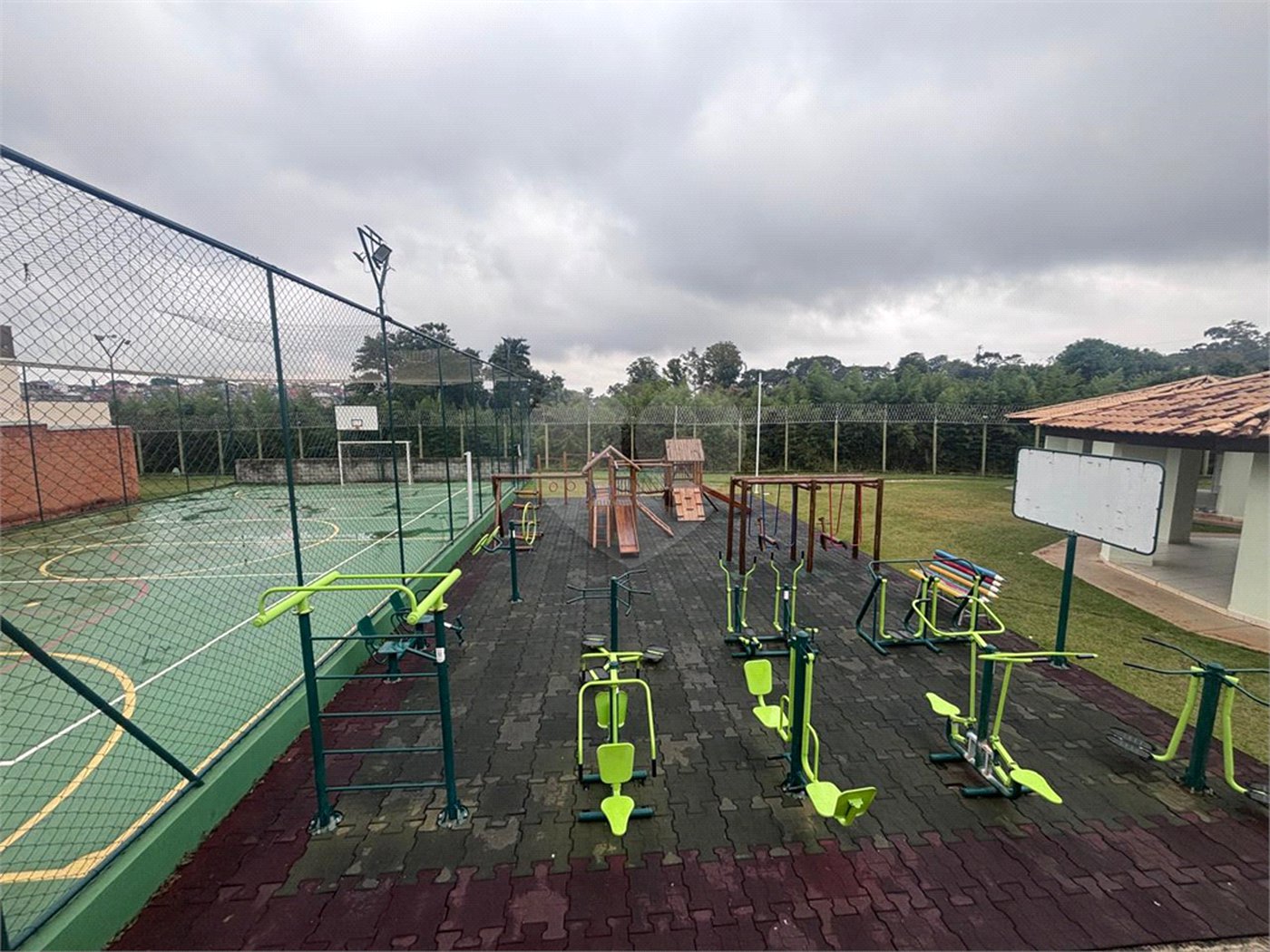 Casa à venda com 2 suítes no condomínio Horto Florestal III, Sorocaba - SP