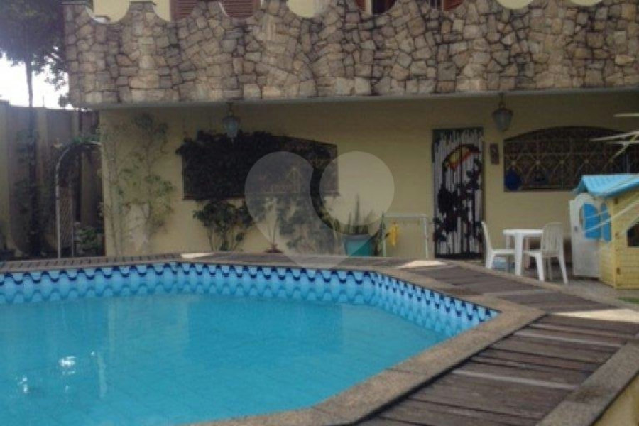 Casa à venda com 4 quartos, sendo 3 suítes, em Vila Paiva, São Paulo, SP