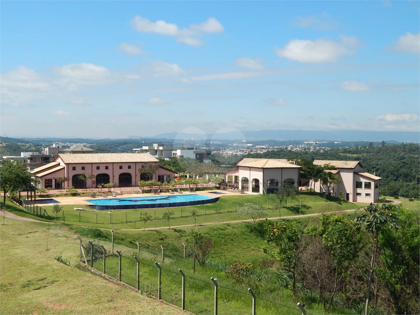 Casa à venda com 4 suítes no condomínio Residencial Campo de Toscana, Vinhedo - SP