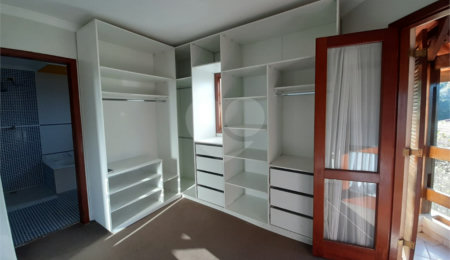 Casa à venda com 5 quartos, sendo 1 suíte,  no condomínio Alpes de Mairiporã, Mairiporã - SP