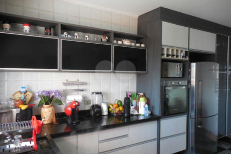 Sobrado à venda com 4 quartos, sendo 3 suítes, em Vila Gustavo, São Paulo, SP