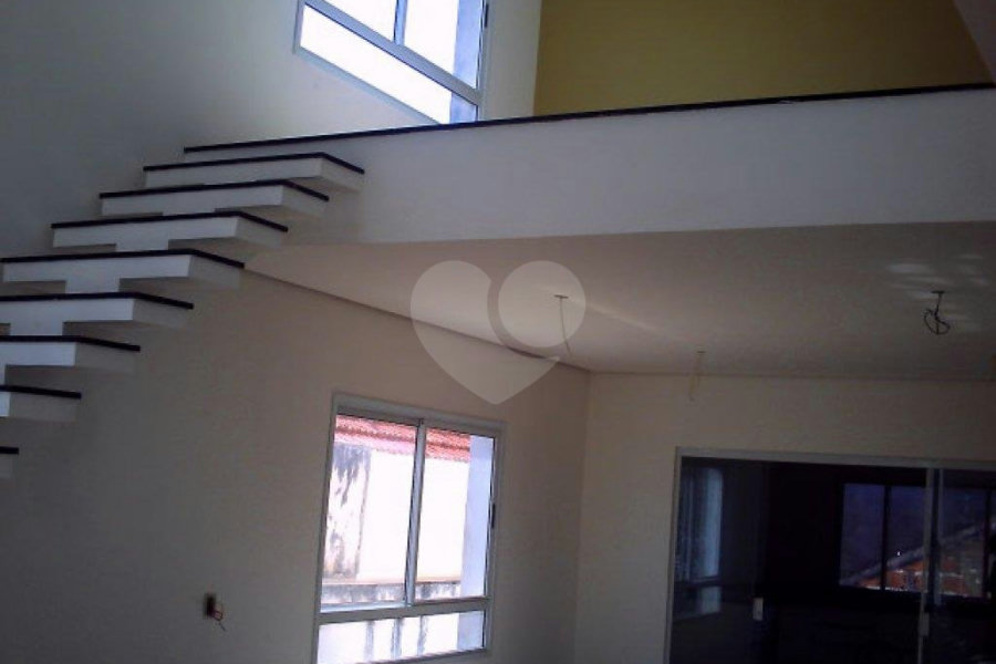 Sobrado à venda com 3 quartos, sendo 1 suíte, em Vila Irmãos Arnoni, São Paulo, SP