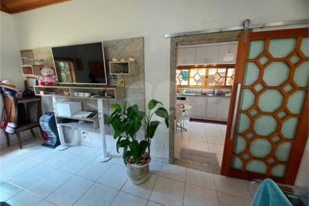 Casa à venda com 4 quartos, sendo 1 suíte, no Centro, Ibiúna, SP