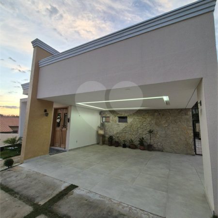 Casa à venda com 4 quartos, sendo 3 suítes, no condomínio Vilaggio Araçoiaba, Araçoiaba da Serra - SP