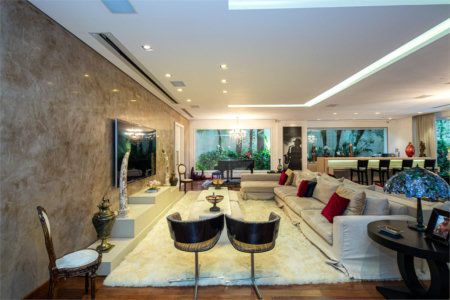 Casa à venda com 5 suítes em Jardim Cordeiro, São Paulo, SP