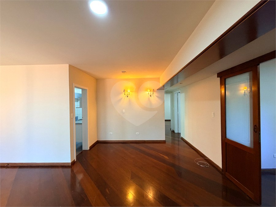 Apartamento à venda com 3 quartos, sendo 1 suíte, em Alto da Boa Vista, São Paulo, SP