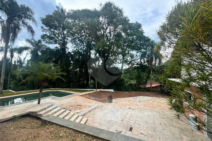 Casa à venda com 5 quartos, sendo 2 suítes, no condomínio Sausalito, Mairiporã - SP