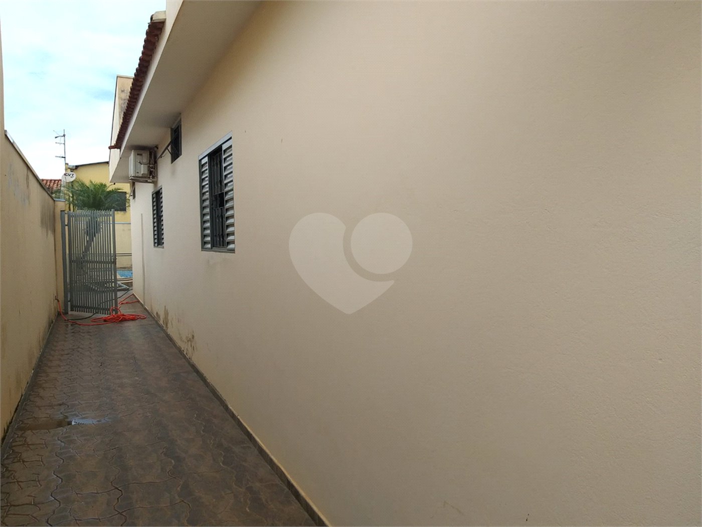 Casa à venda com 3 quartos, sendo 2 suítes, em Jardim das Estações (vila Xavier), Araraquara, SP