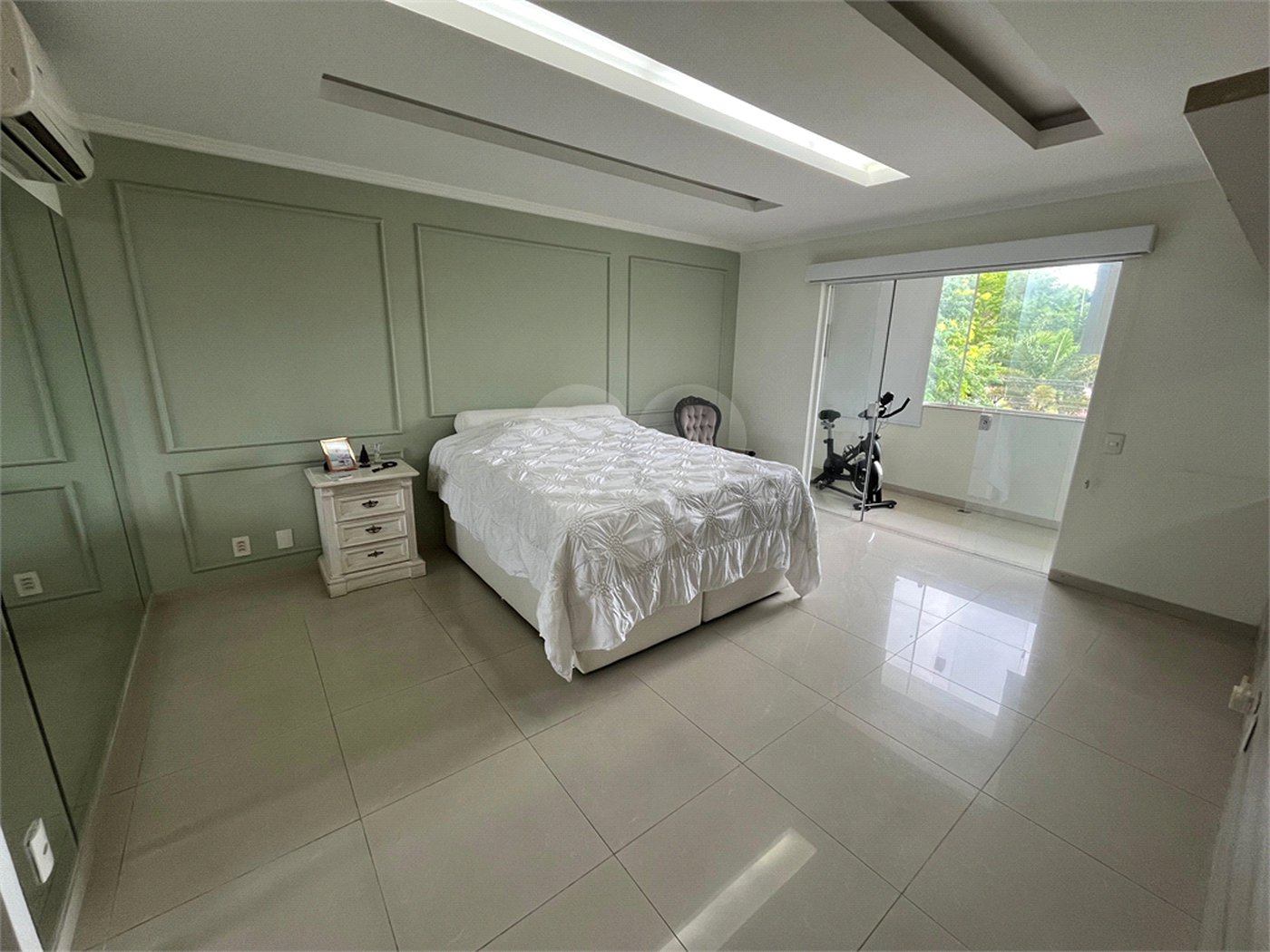 Casa à venda com 3 quartos, sendo 1 suíte, no condomínio Golden Village, Rio de Janeiro - RJ