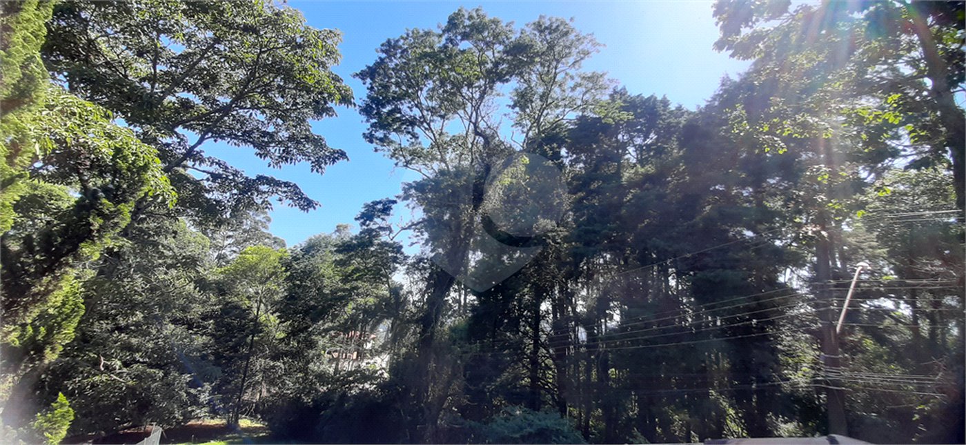 Sobrado à venda com 3 suítes em Serra da Cantareira, Mairiporã, SP