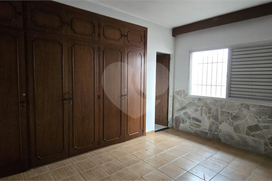 Casa à venda com 3 quartos, sendo 1 suíte, em Morumbi, São Paulo, SP