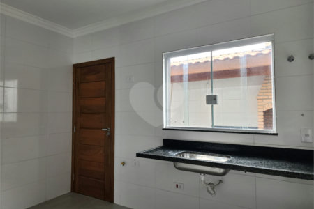 Sobrado à venda com 3 quartos, sendo 1 suíte,  em Vila Nivi, São Paulo, SP