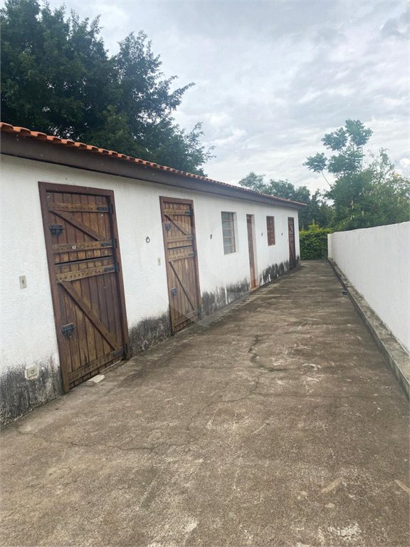 Casa à venda com 8 quartos, sendo 4 suítes, no condomínio Santa Filomena, Salto - SP