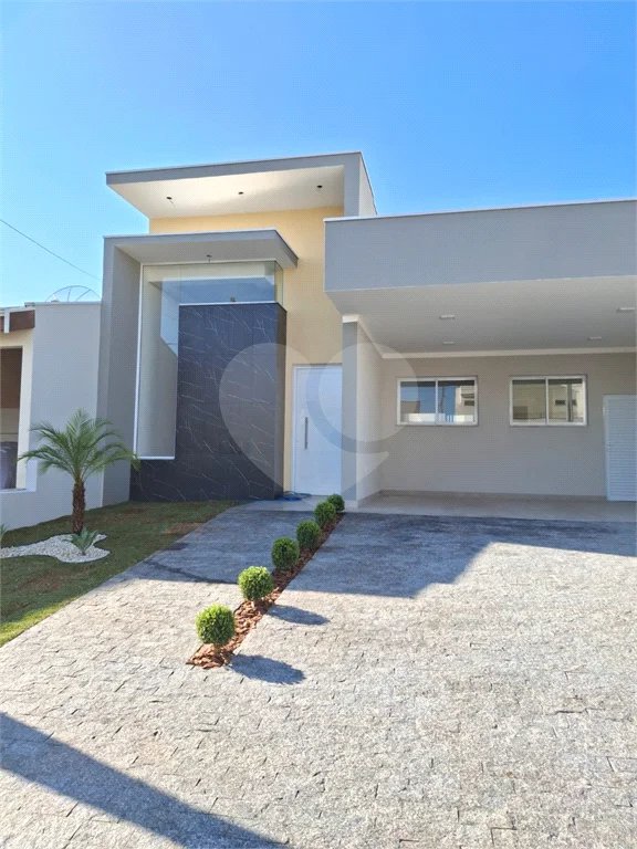 Casa à venda com 3 quartos, sendo 1 suíte, no condomínio Costa das Areias, Salto - SP