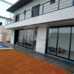 Casa à venda ou para alugar com 5 quartos, sendo 3 suítes, no condomínio Figueira Garden, Atibaia - SP
