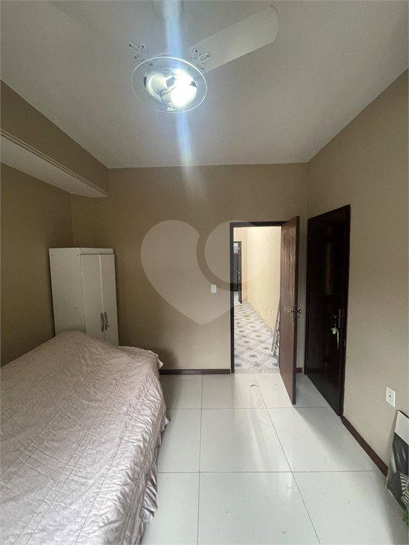 Casa à venda com 5 quartos, sendo 3 suítes, no condomínio Recanto das Palmeiras, Rio de Janeiro - RJ