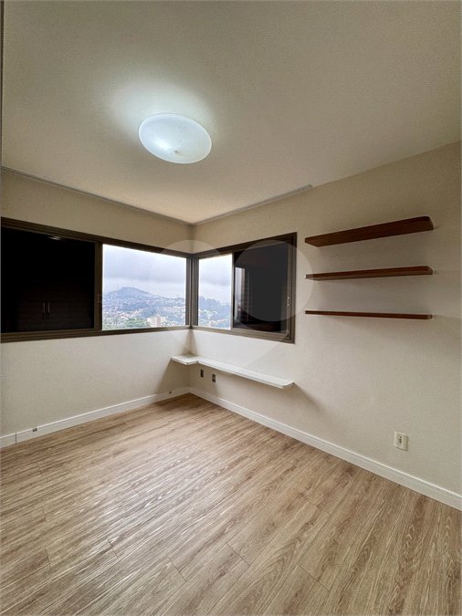 Apartamento à venda com 4 quartos, sendo 1 suíte,  em Horto Florestal, São Paulo, SP