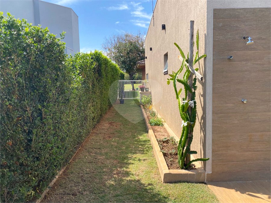 Casa à venda com 4 quartos, sendo 3 suítes, no condomínio Primavera, Salto - SP
