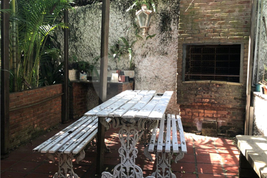 Sobrado à venda com 5 quartos, sendo 1 suíte,  em Jardim São Bento, São Paulo, SP