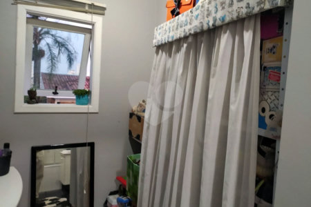 Sobrado à venda com 4 quartos, sendo 2 suítes, em Vila Paulicéia, São Paulo, SP