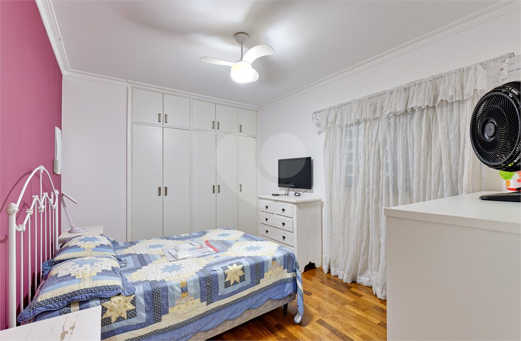 Sobrado à venda com 4 quartos, sendo 2 suítes, em Alto da Boa Vista, São Paulo, SP
