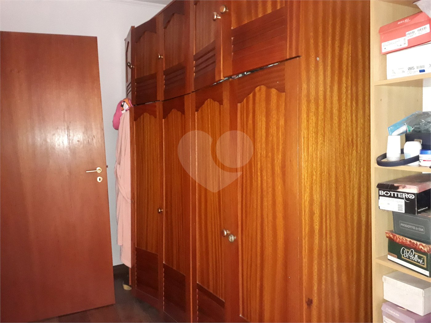 Sobrado à venda com 4 quartos, sendo 1 suíte, em Vila Constança, São Paulo, SP