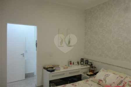 Casa à venda com 3 quartos, sendo 2 suítes, no condomínio Águas da Serra, Valinhos - SP