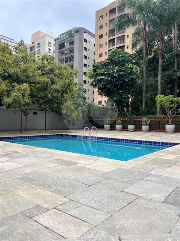 Apartamento à venda com 2 quartos, sendo 1 suíte, em Vila Olímpia, São Paulo, SP