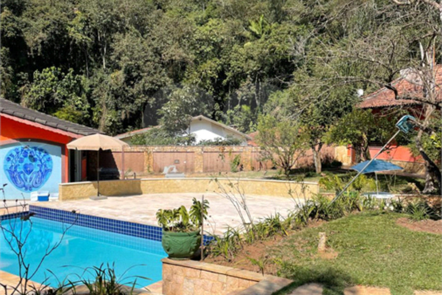 Casa à venda ou para alugar com 4 suítes no condomínio Alpes da Cantareira, Mairiporã - SP