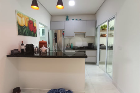 Casa à venda com 3 quartos, sendo 1 suíte,  no condomínio Ipes 2, Tatuí - SP
