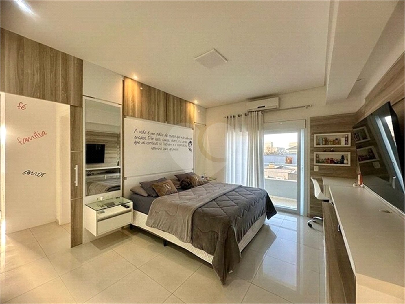 Casa à venda com 5 suítes no condomínio Ibiti Royal Park, Sorocaba - SP