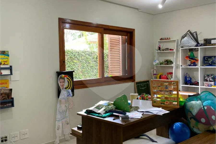 Sobrado à venda com 4 quartos, sendo 1 suíte, em Tremembé, São Paulo, SP