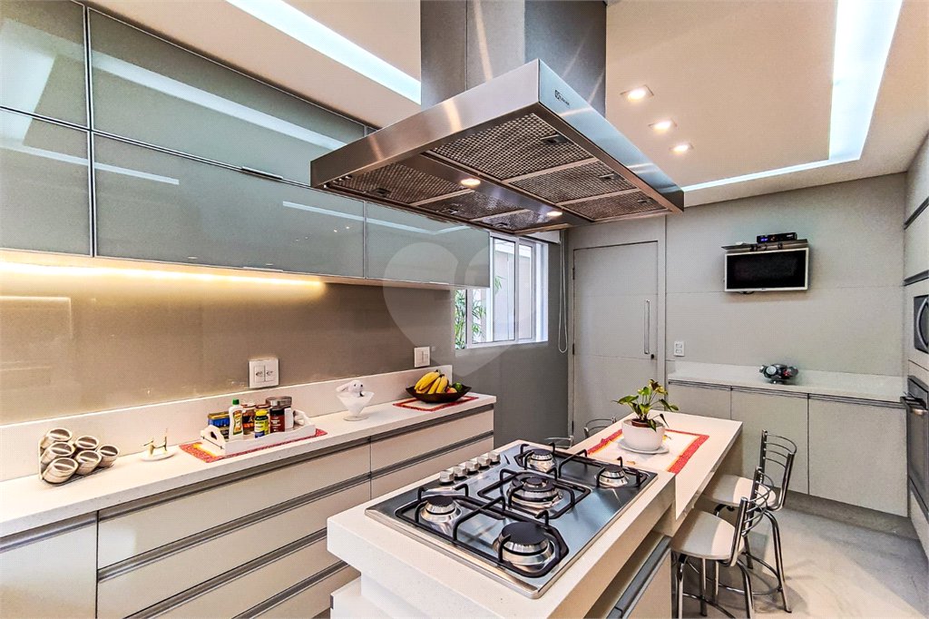 Casa à venda com 3 suítes no condomínio Residencial Paineiras, São Paulo - SP