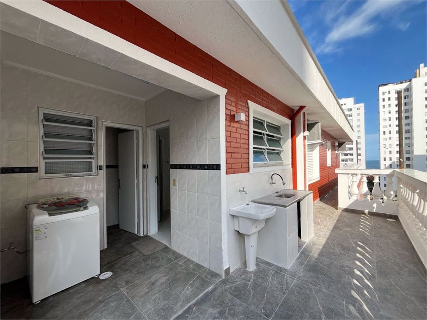 Apartamento Residencial à venda, Centro, Guarujá - AP0133.
