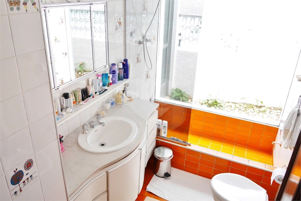 Casa à venda com 4 quartos, sendo 1 suíte,  em Jardim Guedala, São Paulo, SP