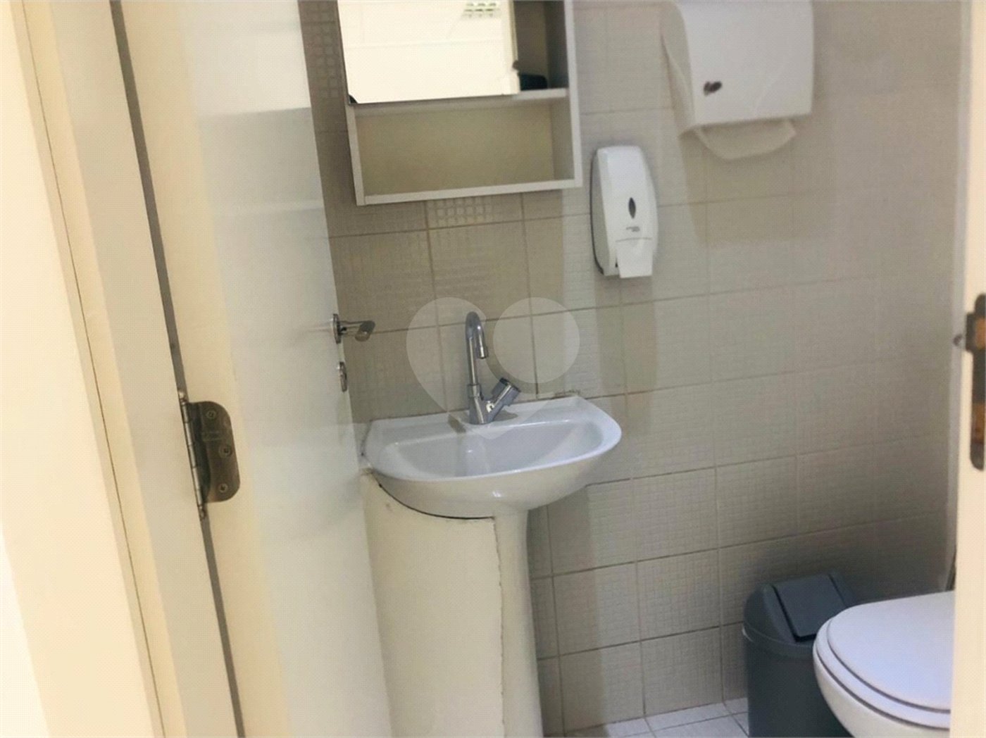 Otima sala comercial com sacada e uma vaga para auto no Nova América Office em Santo Amaro.