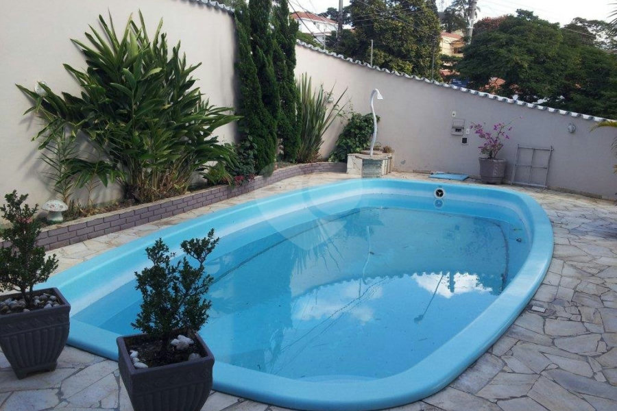 Casa à venda com 4 quartos, sendo 2 suítes, no condomínio Travessa Mário Antônio Correia,174, São Paulo - SP