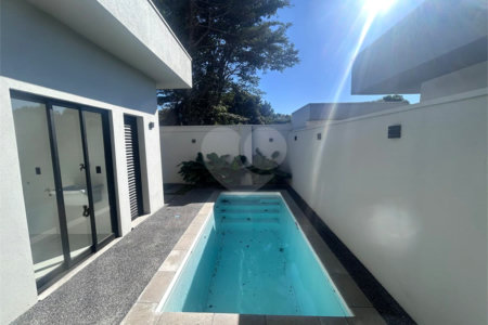 Casa em condomínio a venda.