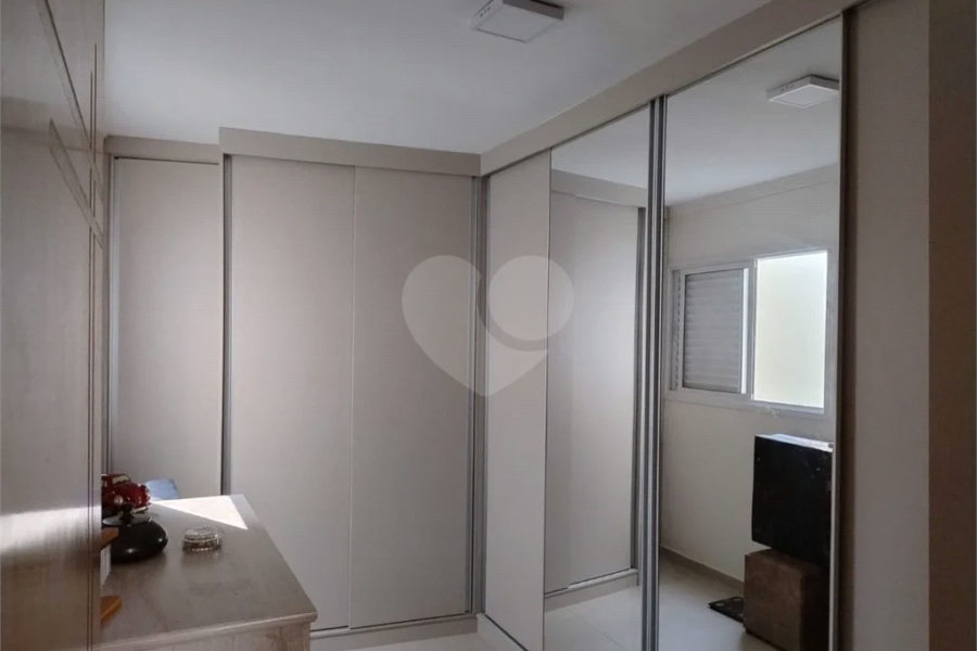 Vende-se Sobrado com 2 Suítes em Condomínio Fechado – Vila Ré
